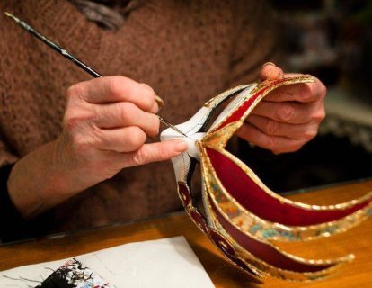 Kanser Hastalarının Evde Kolayca Uygulayabileceği Bir Sanat Terapisi: Maske Yapımı