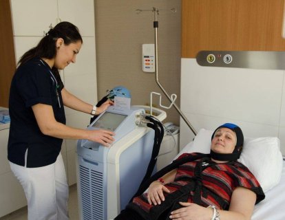 Kemoterapiye bağlı saç dökülmesi önlenebilir: Dignicap isimli saçlı deriyi soğutma sistemi FDA onayı aldı