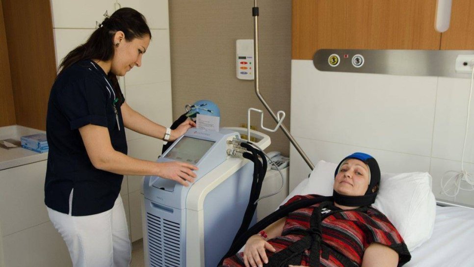 Kemoterapiye bağlı saç dökülmesi önlenebilir: Dignicap isimli saçlı deriyi soğutma sistemi FDA onayı aldı