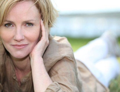 Yumurtalık (over) Kanseri Tedavisi Sonrası Menopozal Yakınmaları Azaltmak İçin Verilen Hormon Desteği Şaşırtıcı Bir Şekilde Yaşam Sürelerini Uzatmıştır