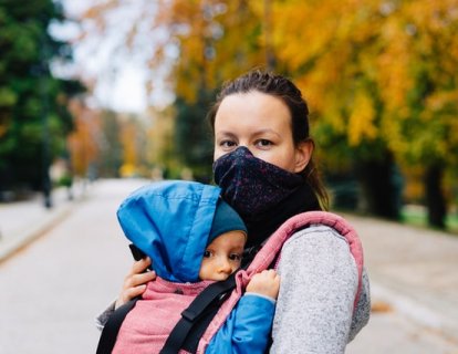Anneye yapılan COVID-19 aşısı fetüsü ve bebeği koruyor