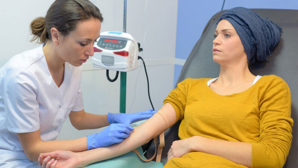 Ekstravazasyon nedir? Deri altına kanser ilacı sızmasında ne yapılmalı?