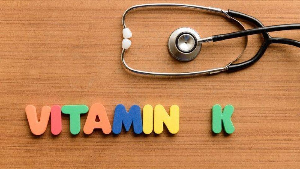 K vitamini nedir hangi gıdalarda bulunur eksikliği ve günlük tüketimi