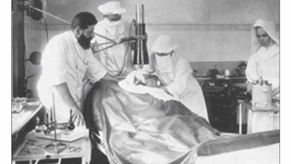 Hornhauttransplantation 1905 – Die Augen wieder für die Welt öffnen