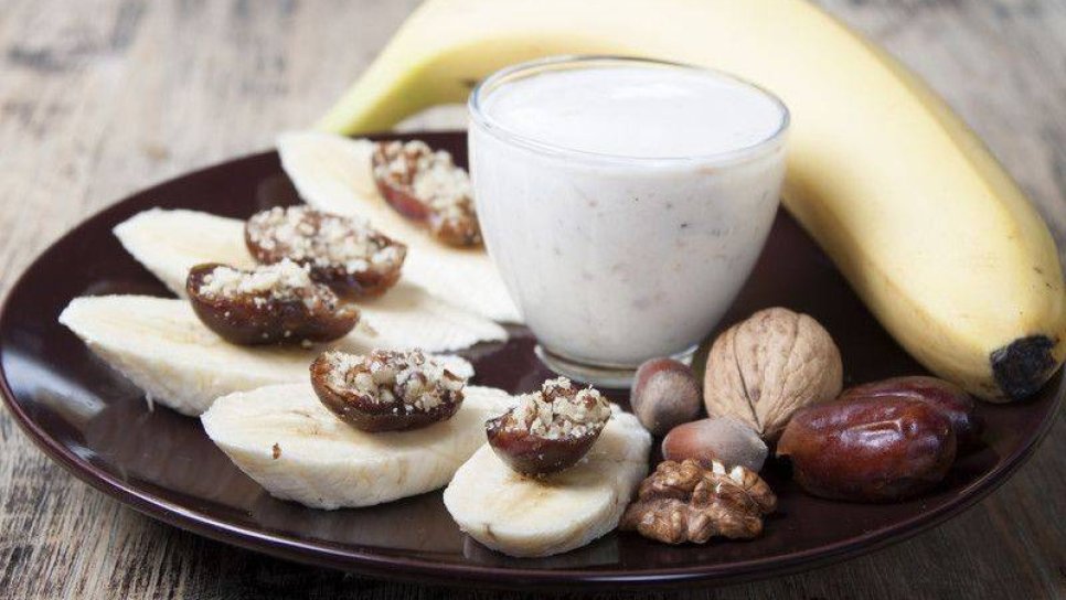 Muzlu ve Hurmalı Smoothie - Doğal Tatlandırılmış Bir İçecek Tarifi