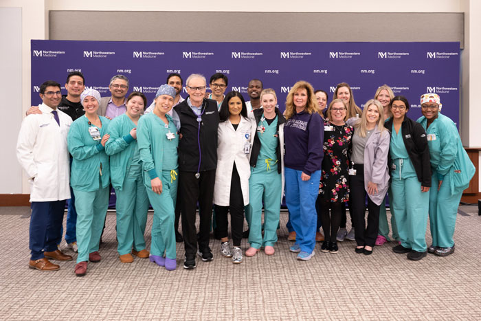 Команда больницы Northwestern Medicine, представляющая 20 разных медицинских специальностей, выполнила комбинированную трансплантацию лёгких и печени доктору Гэри Гиббону, у которого был диагностирован рак лёгкого