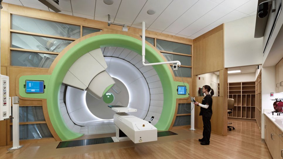 Terapia cu protoni, superioară fotonilor (radioterapia clasică) în cancerul esofagian