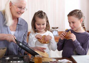 Büyükanneler-büyükbabalar: Torunlarınızın kanser riskini azaltmak için yapabilecekleriniz var!