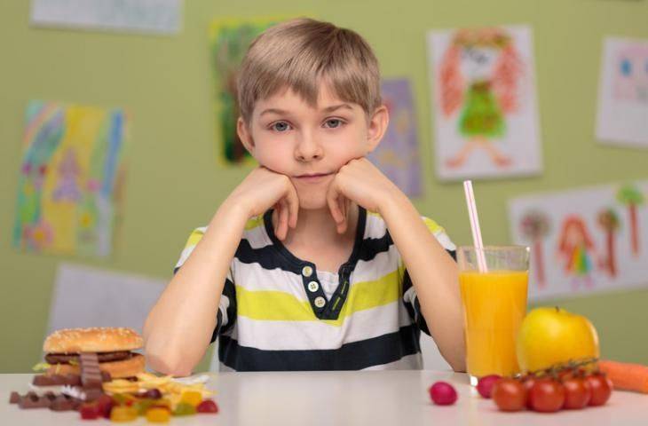 Fast food cafelere yaklaştıkça sağlıklı kemiklerden uzaklaşıyoruz!