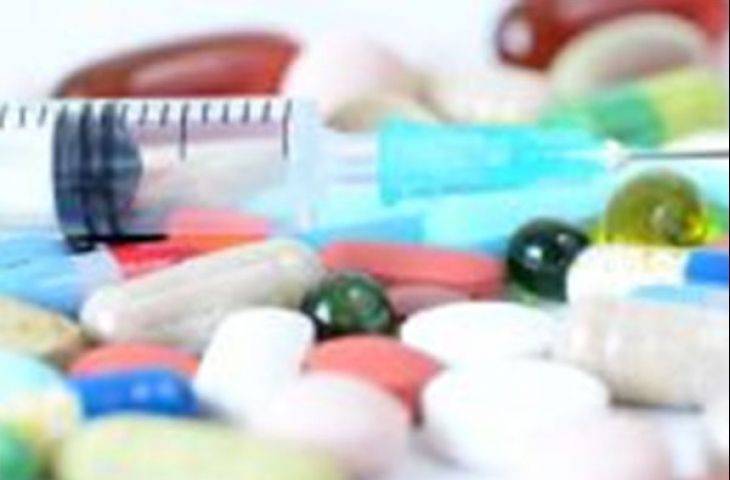 Hormona dirençli prostat kanserinde yaşam sürelerini uzatan enzalutamid, kemik problemleri ve ağrılara karşı da etkili midir?