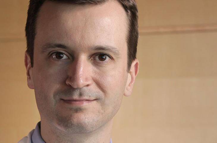 Liposarkom tedavisinde yeni bir umut ve bu umudu yeşerten genç bir onkolog: Dr Mark Dickson. Genç tıp öğrencilerimize ve hekimlerimize örnek niteliğinde başarı ve adanmışlık öyküsü. Neden ülkemizde de Dr. Mark Dickson gibi hekimler yetişmesin?