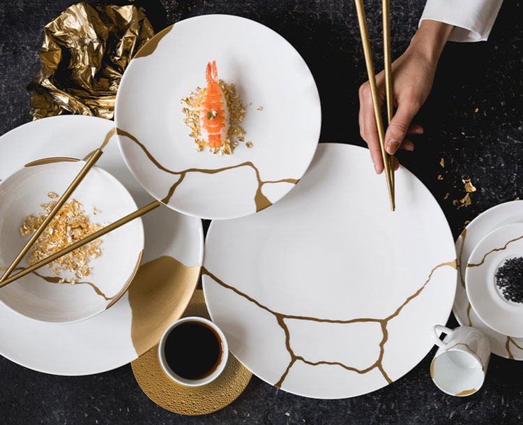 Kintsugi bir Japon toz altın gümüş veya platin ile toz haline getirilmiş veya karıştırılm