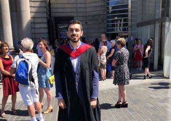 OncoTrust ekibimizden genetik mühendisi Okan Çakır, Edinburg Napier Üniversitesi yüksek lisansı birincilikle tamamladı